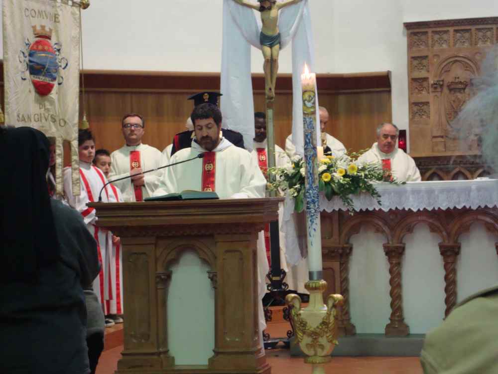 18-padre-federico-lauretta-celebra